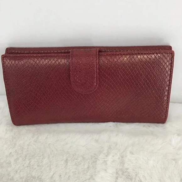 Talbots Women’s Leather Classic Red Long Contentinal Wallet - Picture 2 of 8